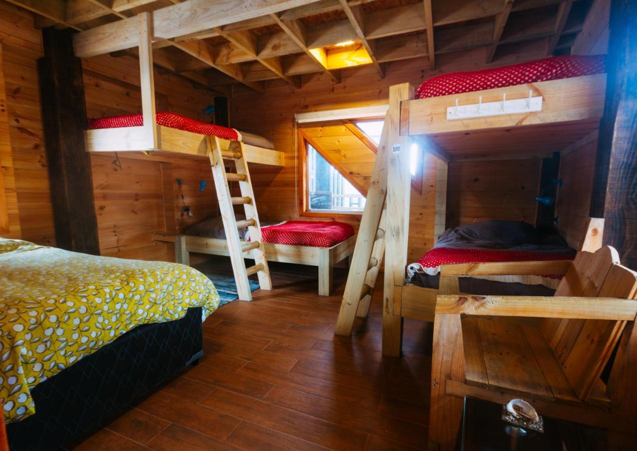 Sirena Insolente Hostel & Suites ピチレム エクステリア 写真